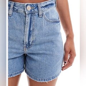 Hollister Ultra High Rise 90s Denim Shorts NWT Size 000 W23